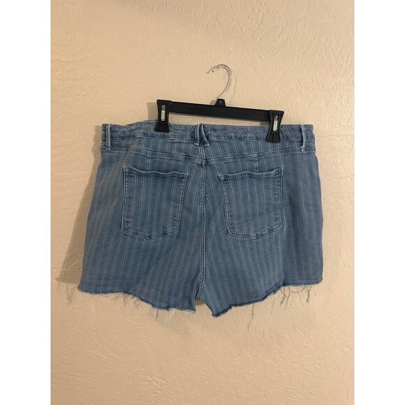 Good American Plus Size Striped Cutoff Denim Shorts - Picture 8 of 9